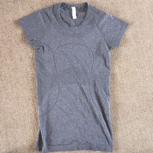 Grey Lululemon T-Shirt, Ventilated!!✨✨✨
